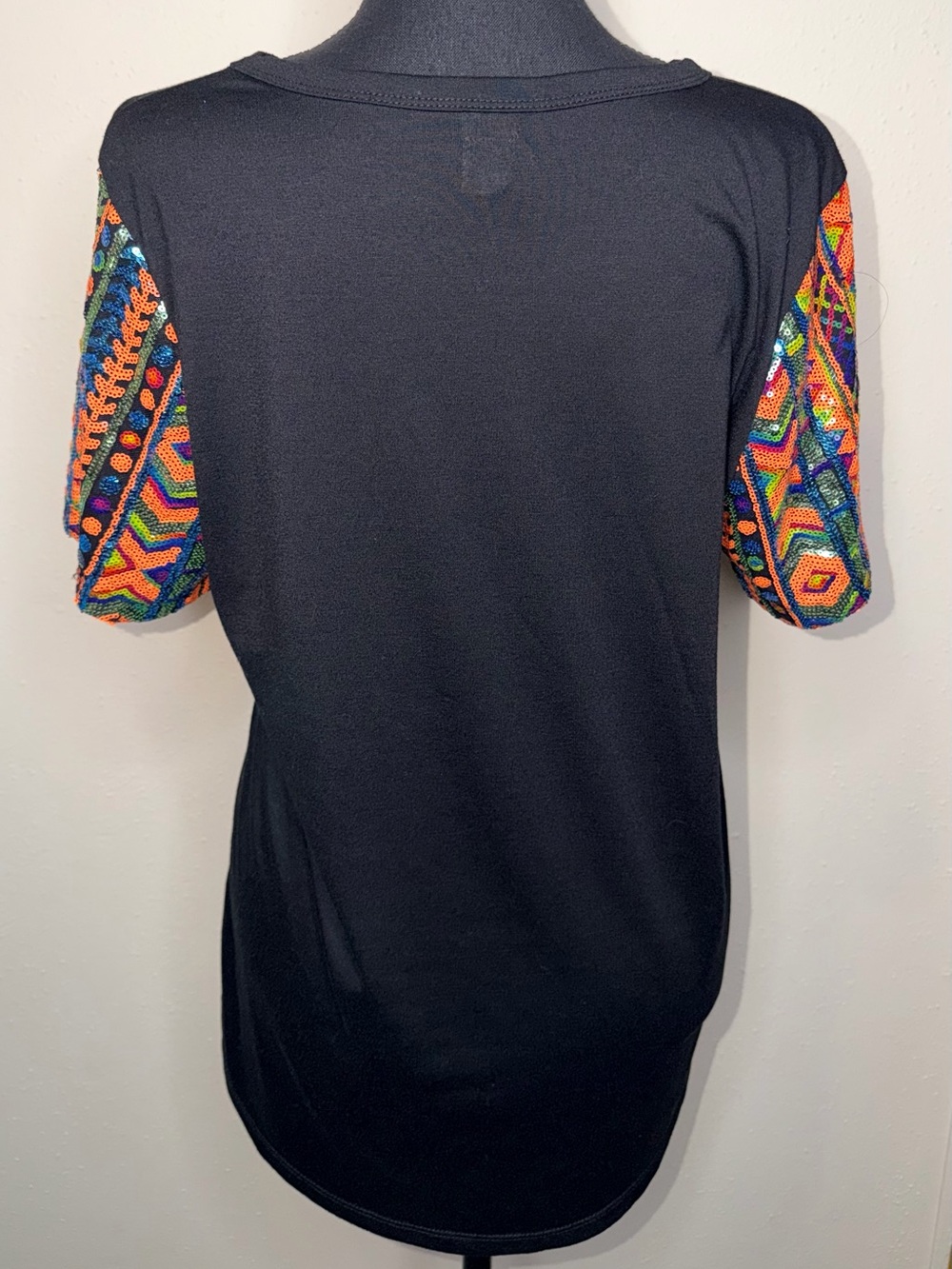 Sunshine & Rodeos Womens Black T-Shirt Multicolor Sequined Sleeves Pocket Sz L - Picture 4 of 9